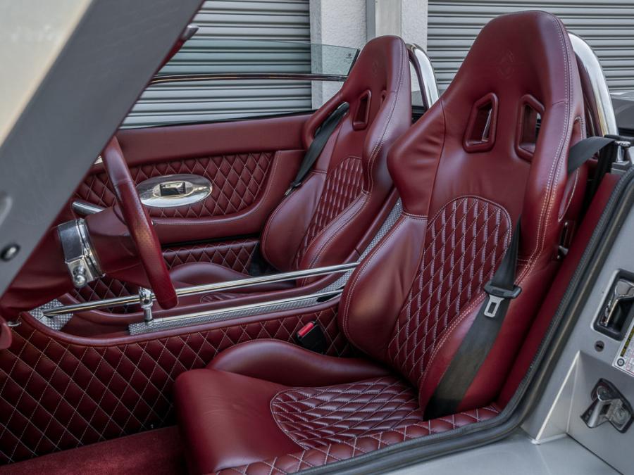Интерьер Spyker C8 Spyder 2006 года  (фото 88 из 131)